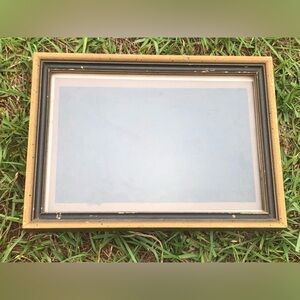 Vtg Picture Frame Black Gold Gilt Wooden Holds A 9.5 X 6.75” Photo With Glass